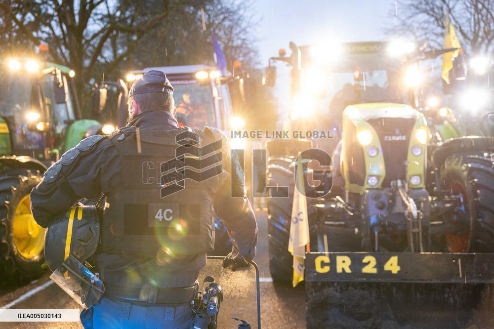 Several Dozen Farmers From The Coordination Rurale At Porte d Auteuil - Paris AJ
