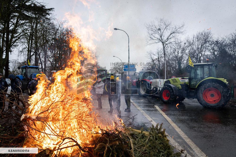 Several Dozen Farmers From The Coordination Rurale At Porte d Auteuil - Paris AJ