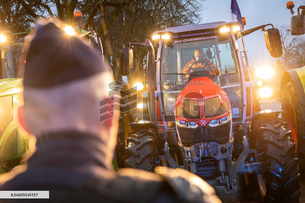 Several Dozen Farmers From The Coordination Rurale At Porte d Auteuil - Paris AJ