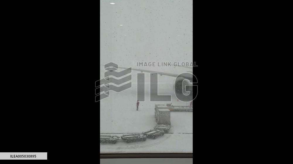 Japan: Heavy Snowfall in Hokkaido, Flights Disrupted 3