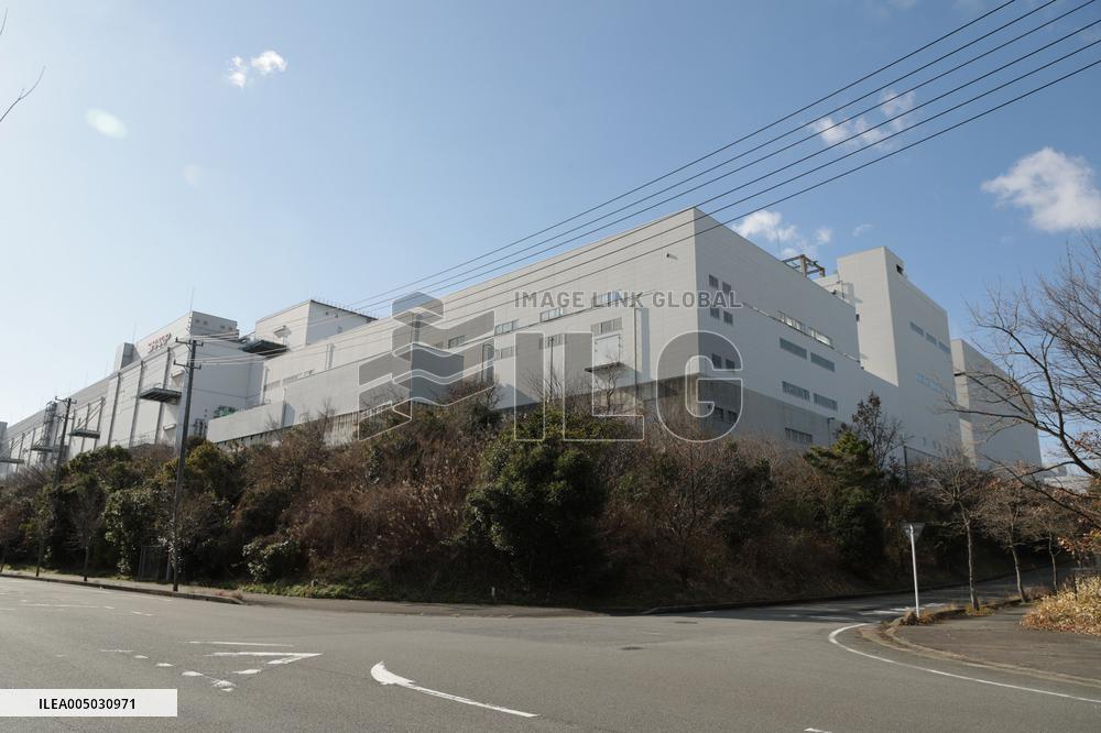 Sharp Kameyama Factory exterior, logo and signs