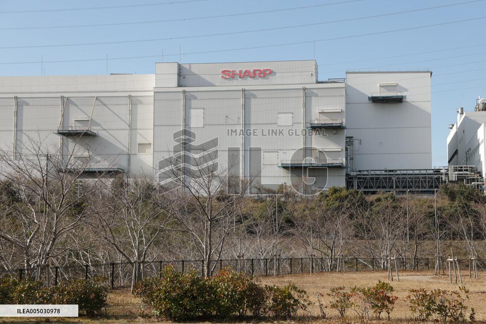 Sharp Kameyama Factory exterior, logo and signs