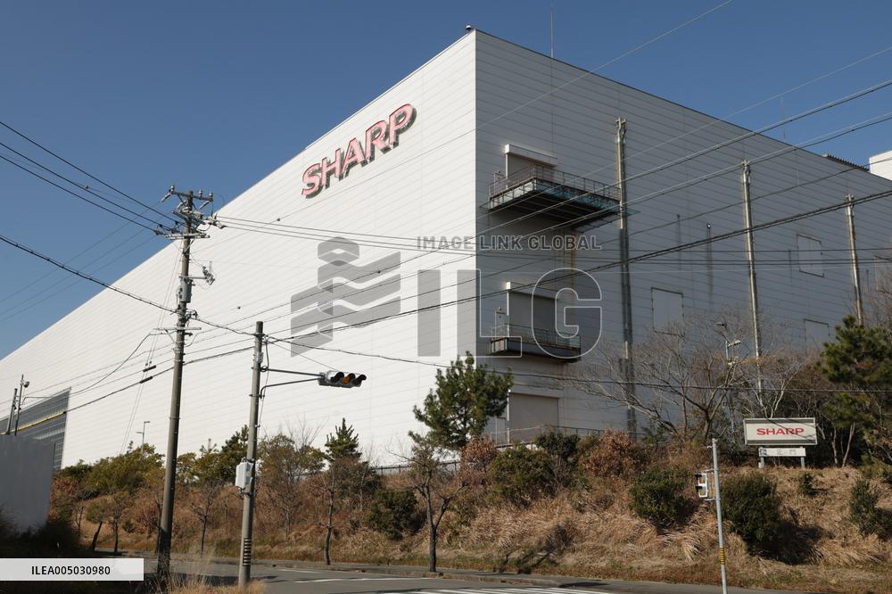 Sharp Kameyama Factory exterior, logo and signs