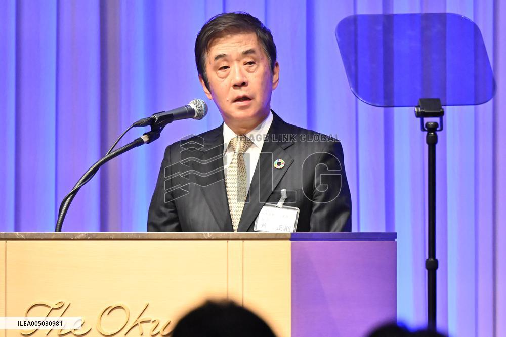 Automotive Industry Five-Group New Year's Greetings Exchange