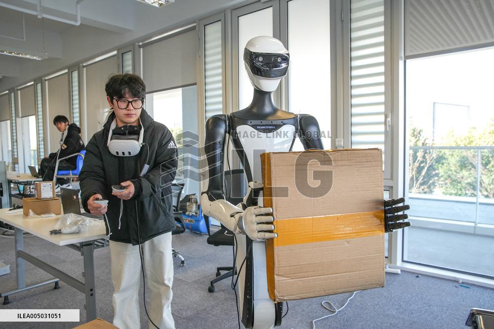 Humanoid Robots Simulation Training