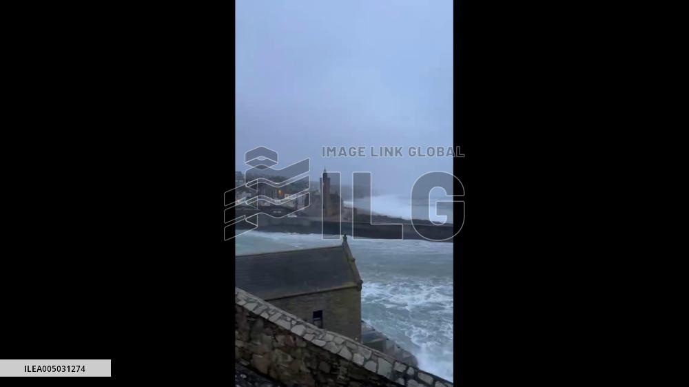 UK: Storm Goretti Whips Up Powerful Waves Along Cornwall Coast 2