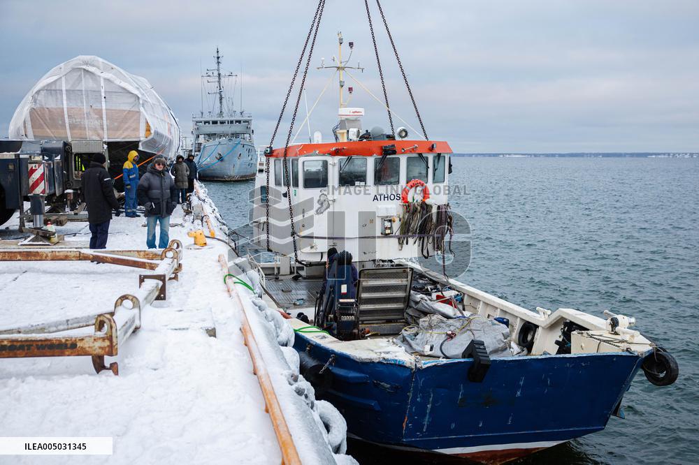 Rescue operation for cargo vessel Athos