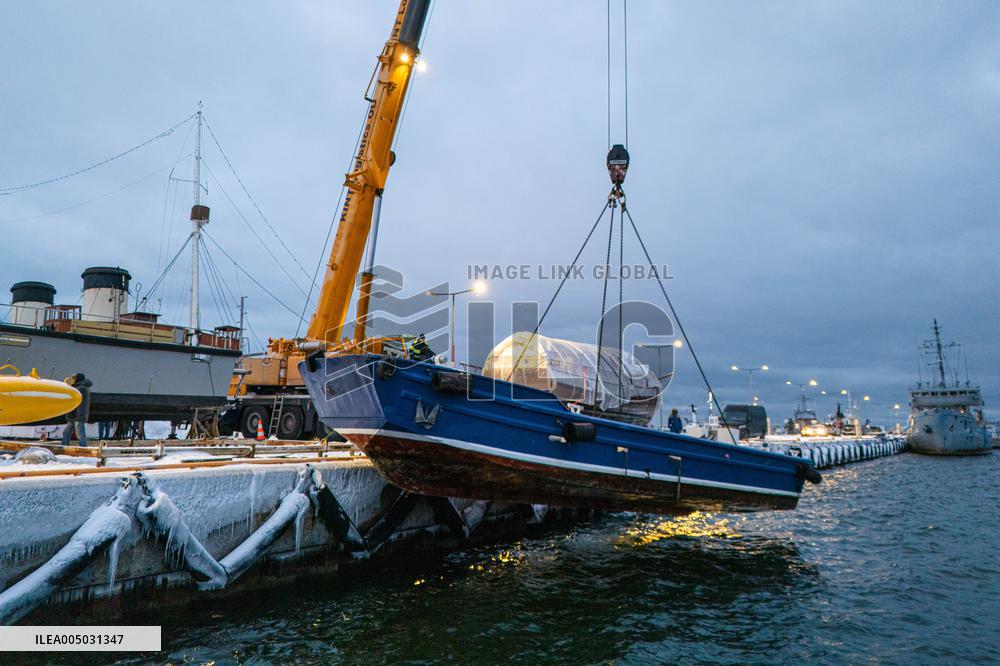 Rescue operation for cargo vessel Athos