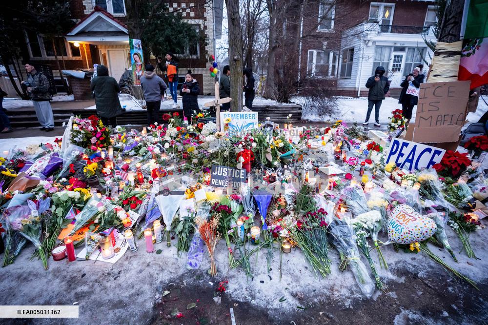 Memorial After Fatal Shooting - Minneapolis