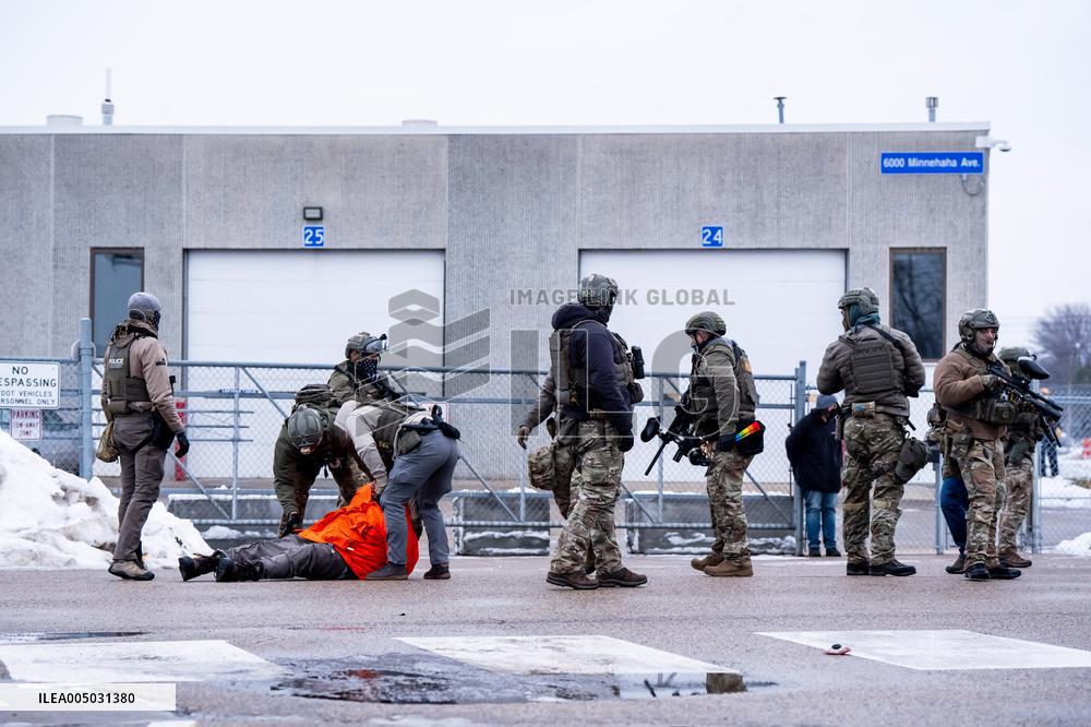 Federal Agents Clash With Protesters - Minneapolis