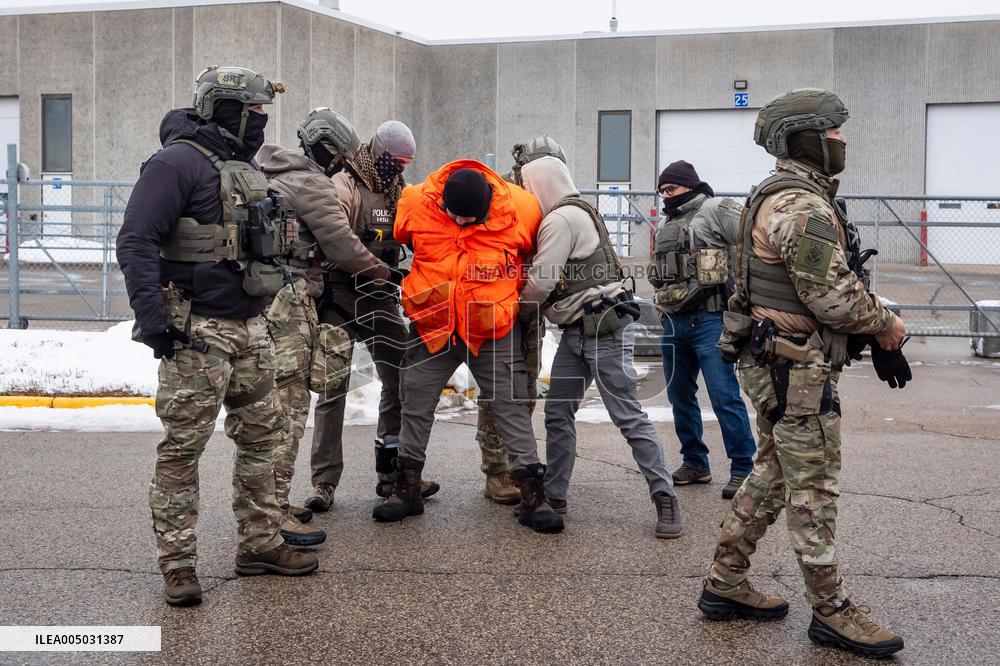 Federal Agents Clash With Protesters - Minneapolis