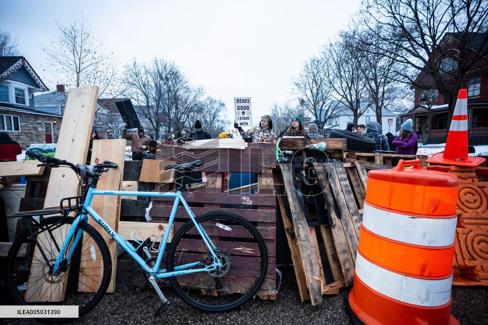 Federal Agents Clash With Protesters - Minneapolis