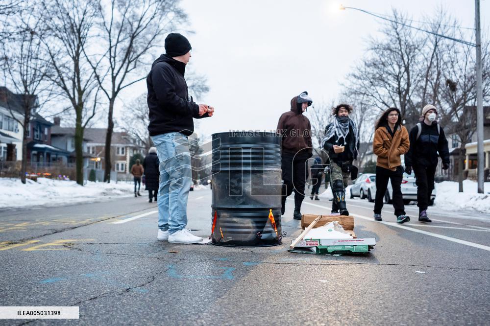 Federal Agents Clash With Protesters - Minneapolis