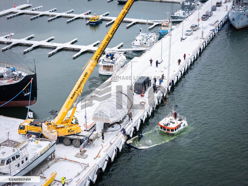 Rescue operation for cargo vessel Athos