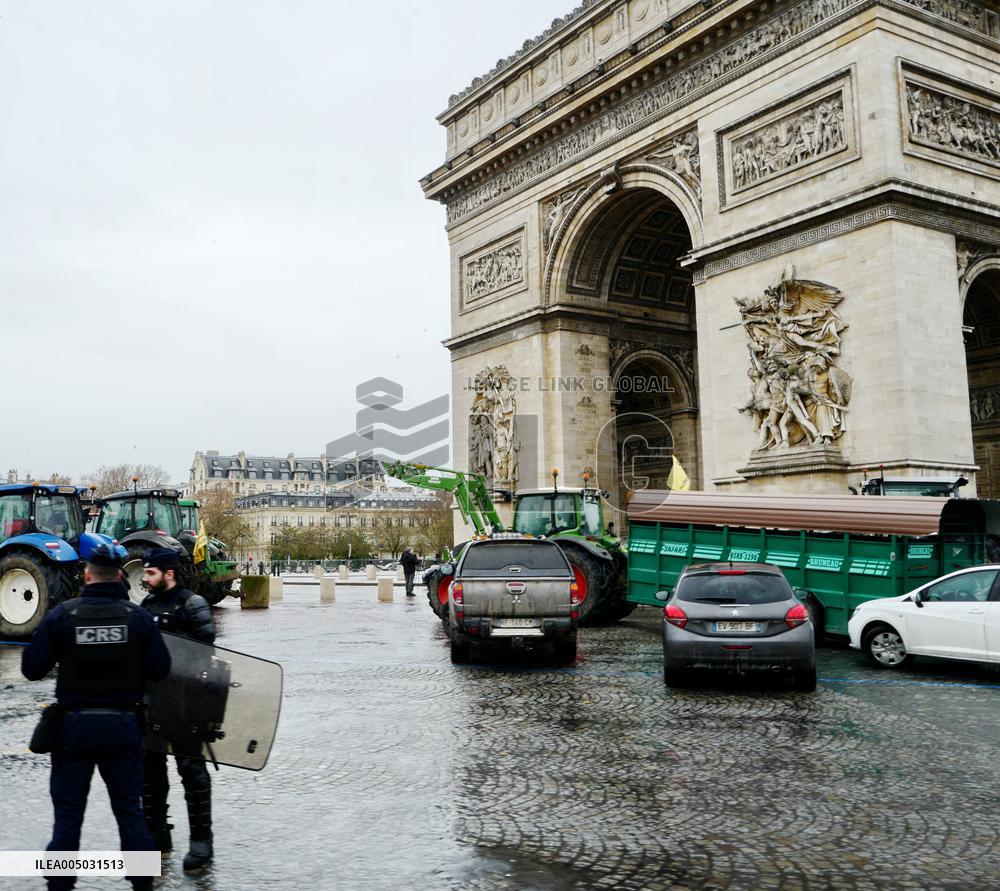 Several Dozen Farmers From The Coordination Rurale Arriving In Paris