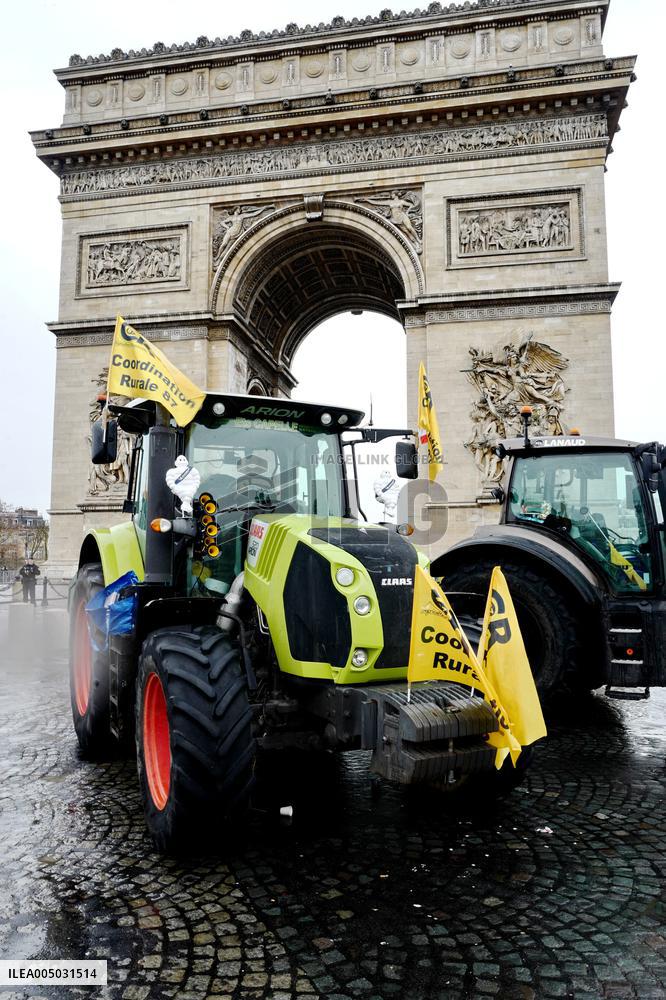 Several Dozen Farmers From The Coordination Rurale Arriving In Paris