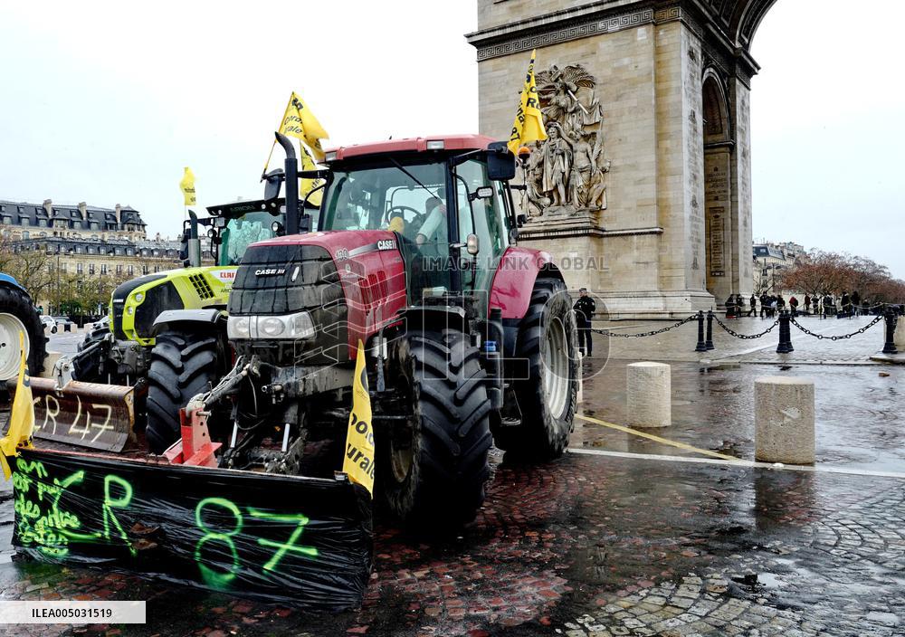 Several Dozen Farmers From The Coordination Rurale Arriving In Paris