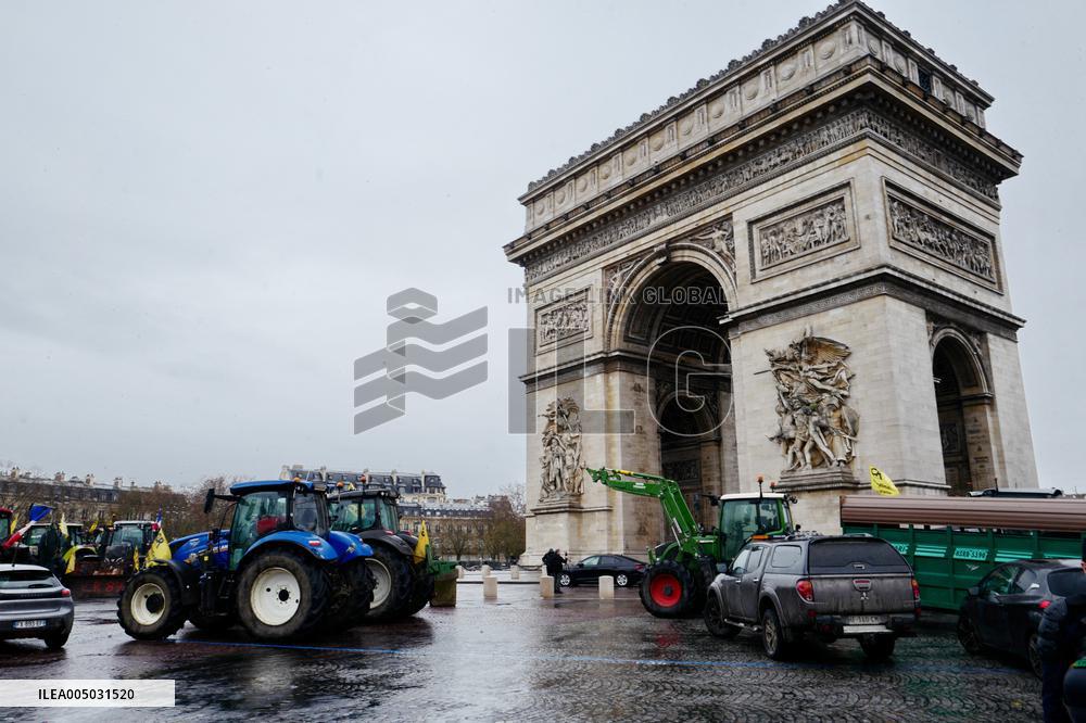 Several Dozen Farmers From The Coordination Rurale Arriving In Paris