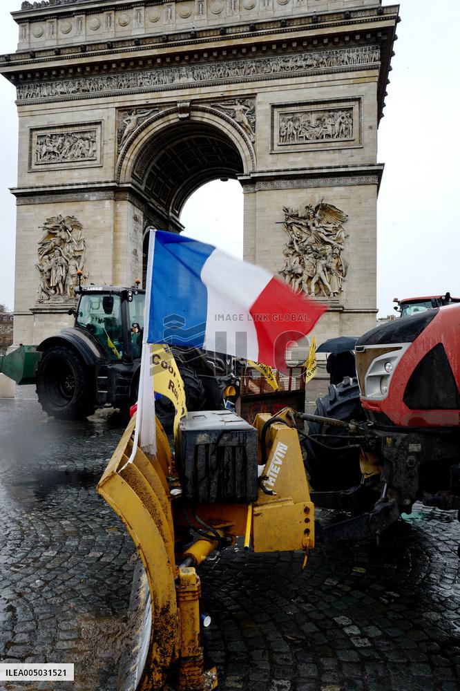 Several Dozen Farmers From The Coordination Rurale Arriving In Paris