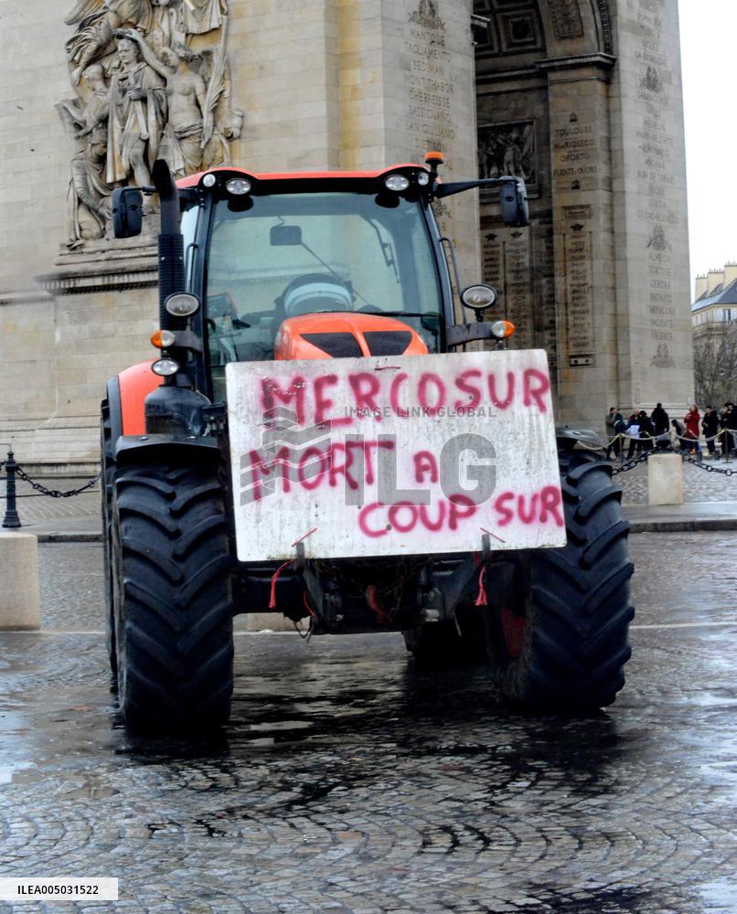 Several Dozen Farmers From The Coordination Rurale Arriving In Paris