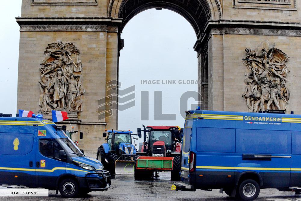 Several Dozen Farmers From The Coordination Rurale Arriving In Paris