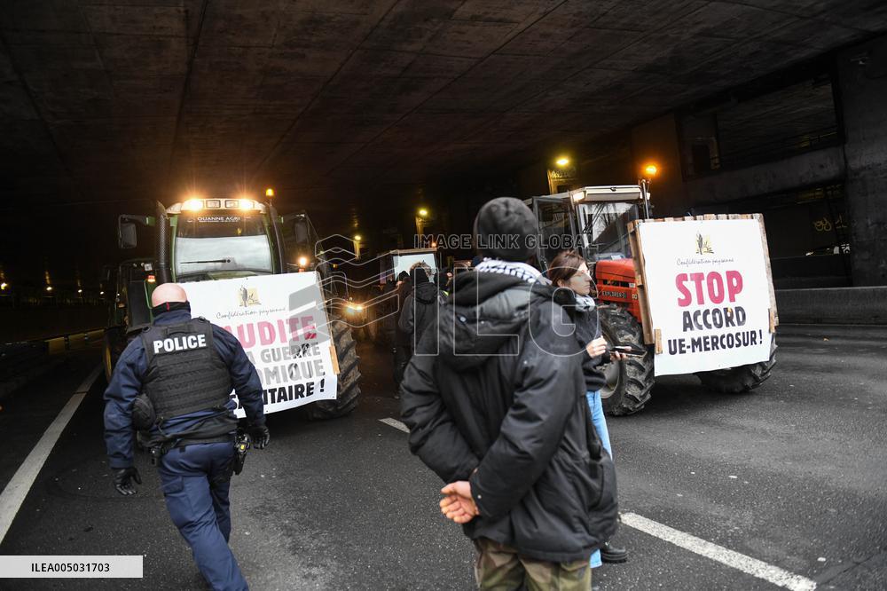 Farmers Protest Ends at Porte Maillot - Paris