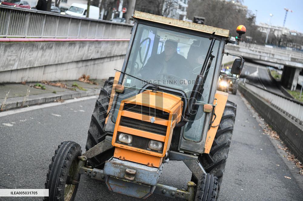 Farmers Protest Ends at Porte Maillot - Paris