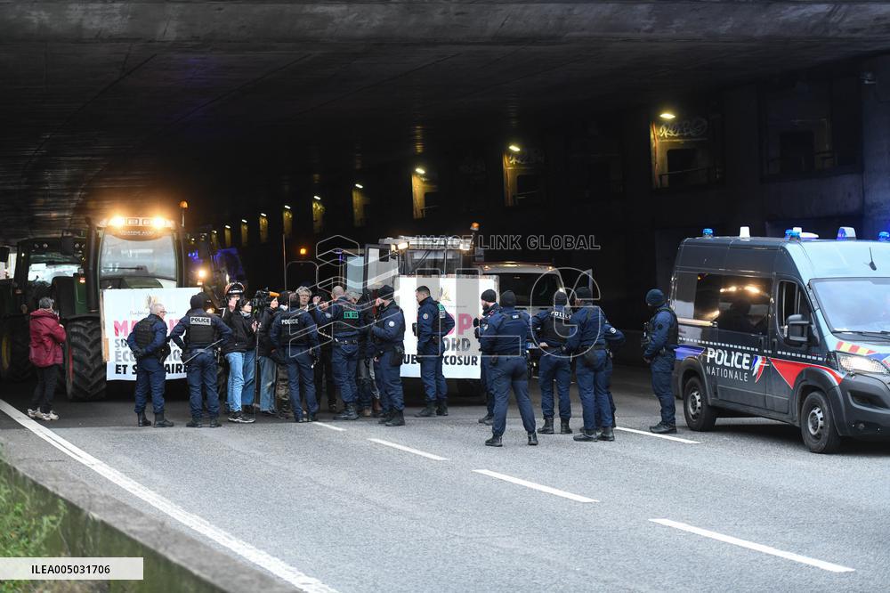 Farmers Protest Ends at Porte Maillot - Paris