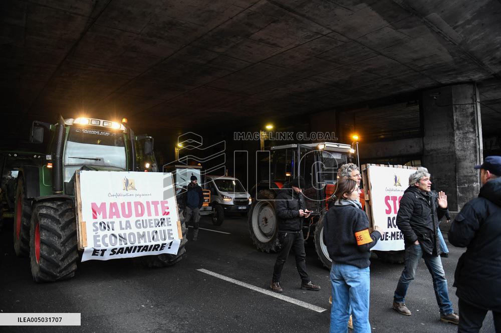 Farmers Protest Ends at Porte Maillot - Paris