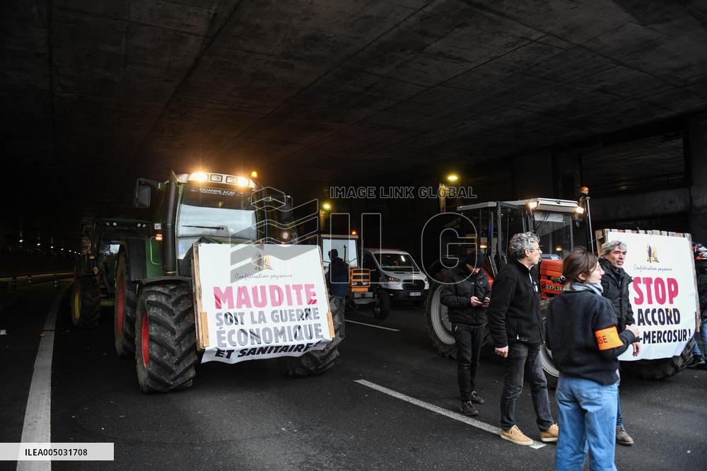 Farmers Protest Ends at Porte Maillot - Paris