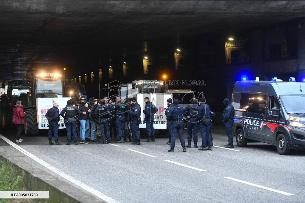 Farmers Protest Ends at Porte Maillot - Paris