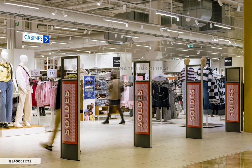 2026 Winter Sales Illustration - France