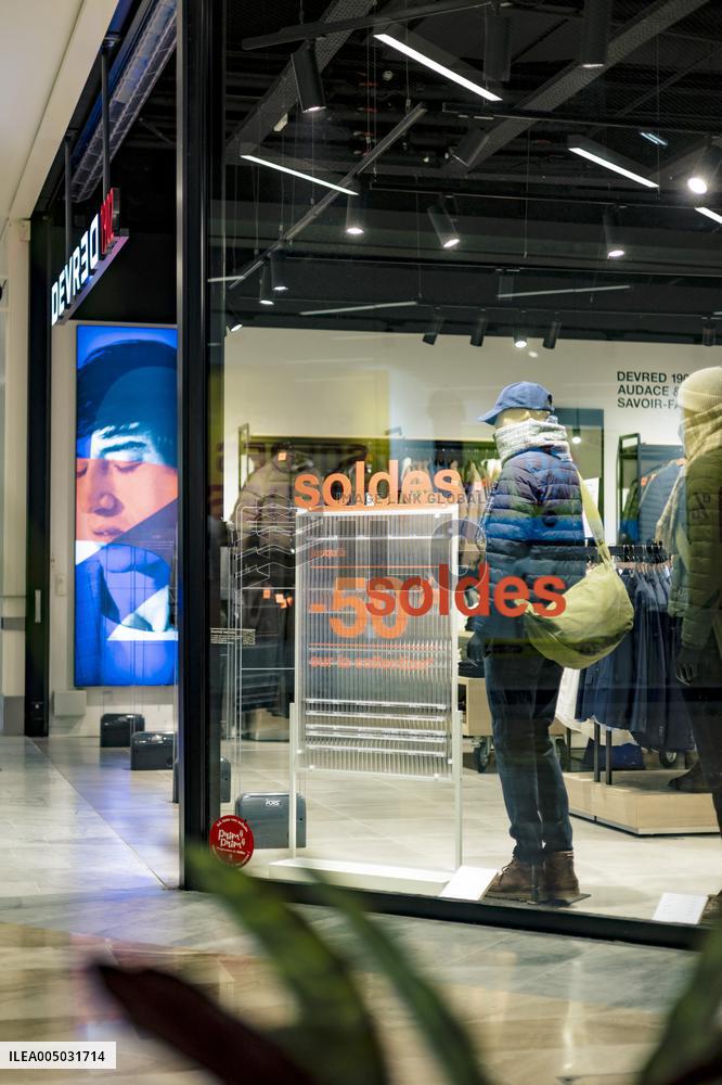 2026 Winter Sales Illustration - France