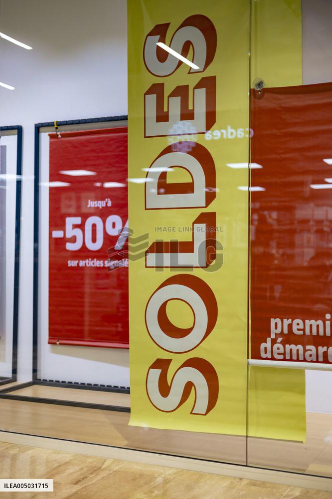 2026 Winter Sales Illustration - France