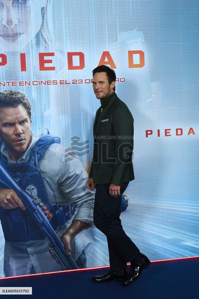 Chris Pratt At Mercy Photocall - Madrid