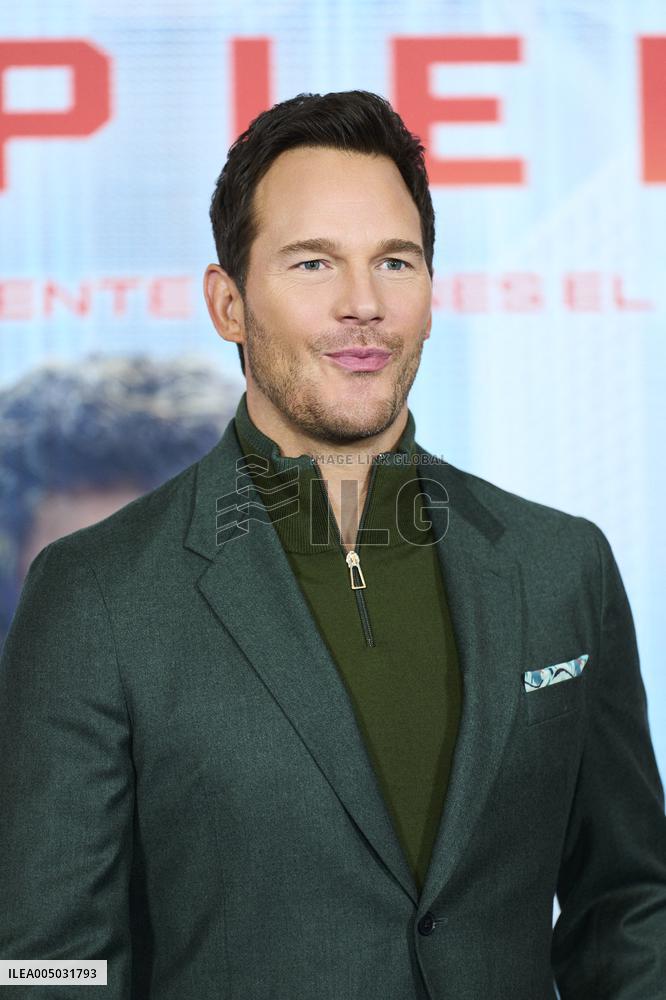 Chris Pratt At Mercy Photocall - Madrid