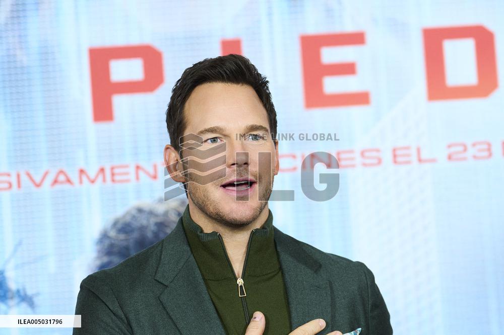 Chris Pratt At Mercy Photocall - Madrid