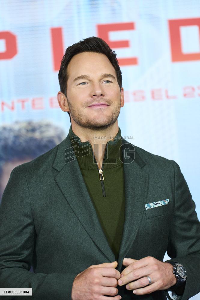 Chris Pratt At Mercy Photocall - Madrid