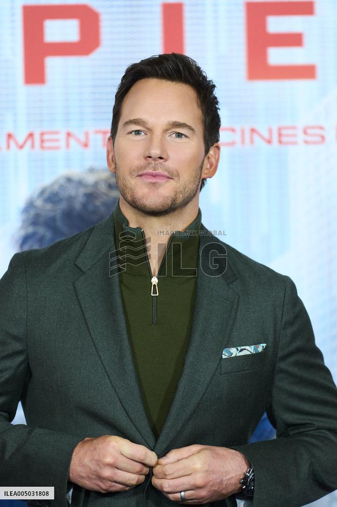 Chris Pratt At Mercy Photocall - Madrid