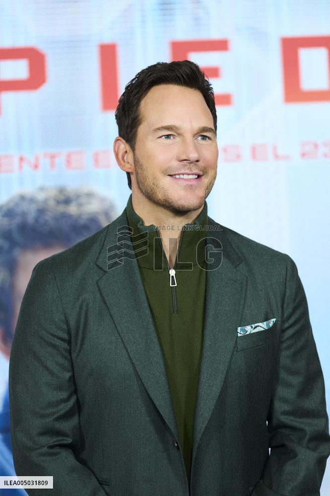 Chris Pratt At Mercy Photocall - Madrid