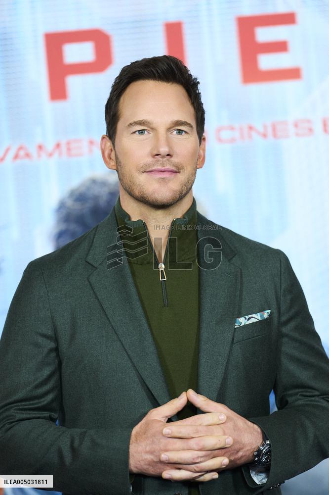 Chris Pratt At Mercy Photocall - Madrid