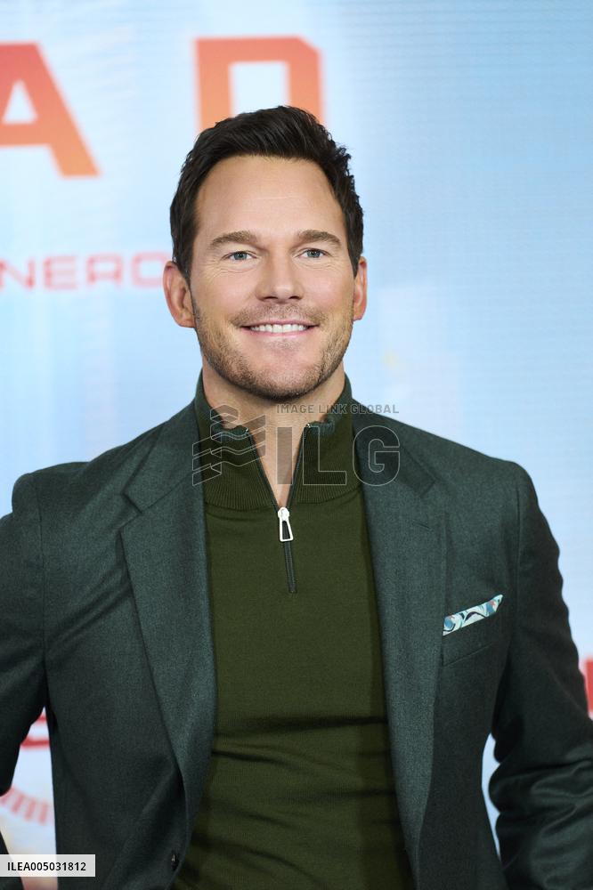 Chris Pratt At Mercy Photocall - Madrid