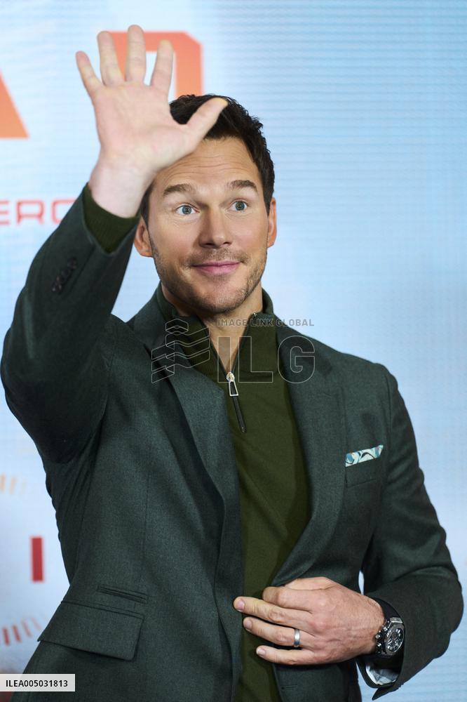 Chris Pratt At Mercy Photocall - Madrid