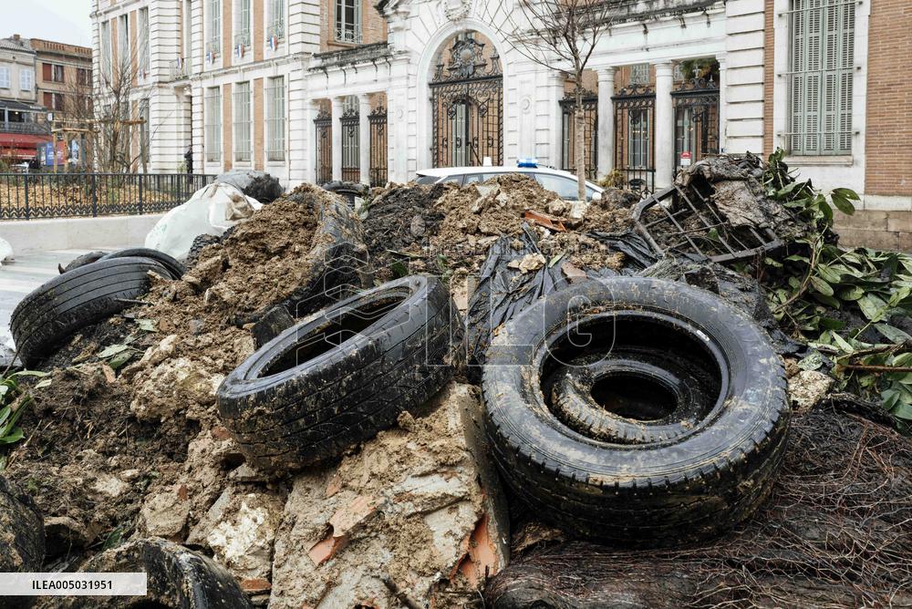 Farmers Dump Trash In Front Of Montauban Prefecture - France