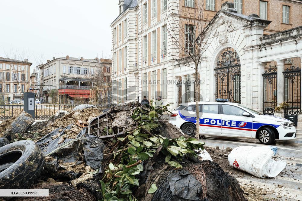 Farmers Dump Trash In Front Of Montauban Prefecture - France