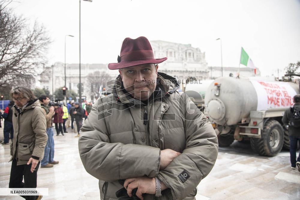 Milan, Piazza Duca D'Aosta, Demonstration to Say No to Approval of the Mercosur Treaty