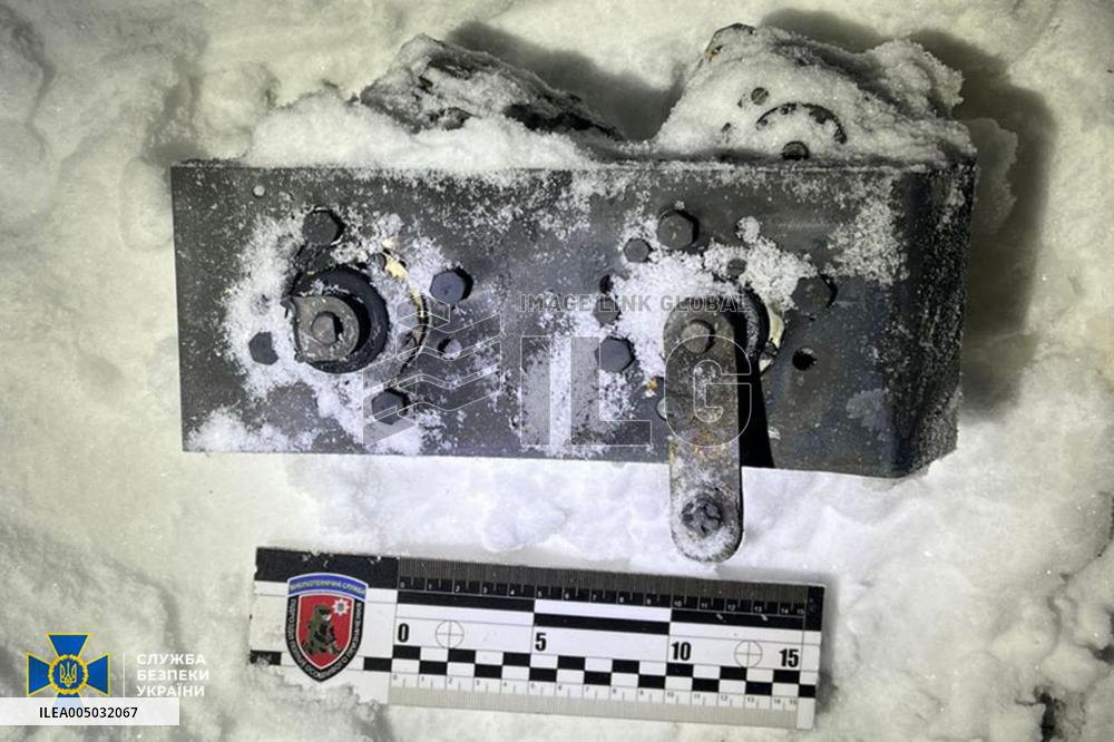 Kyiv Confirms Oreshnik Fired on Western Region Shows Missile Fragments