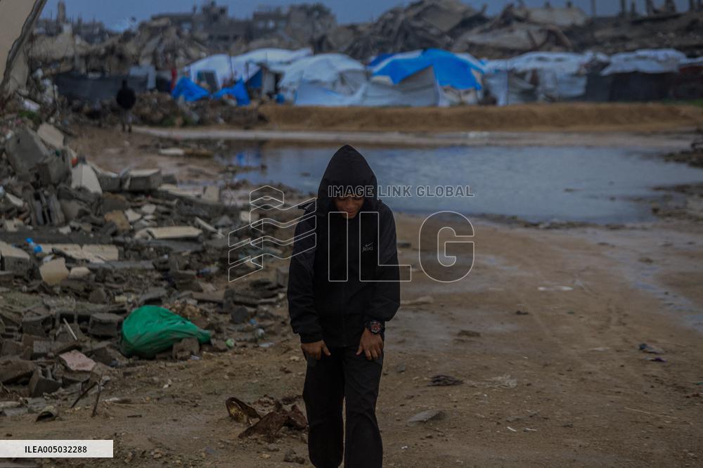 Winter Hits Northern Gaza Amid Humanitarian Crisis - Jabalia