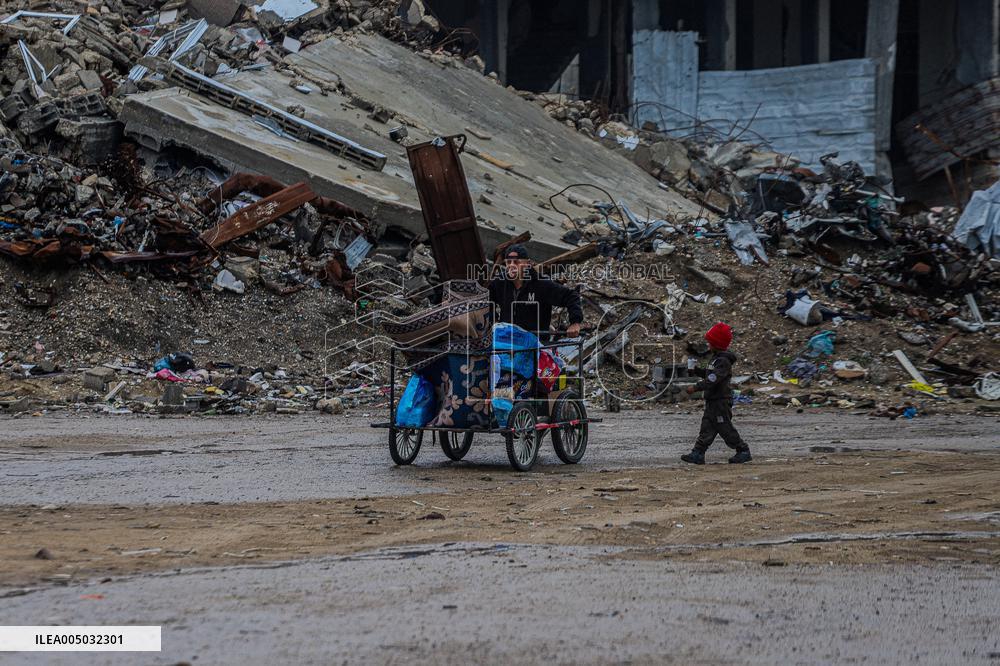 Winter Hits Northern Gaza Amid Humanitarian Crisis - Jabalia