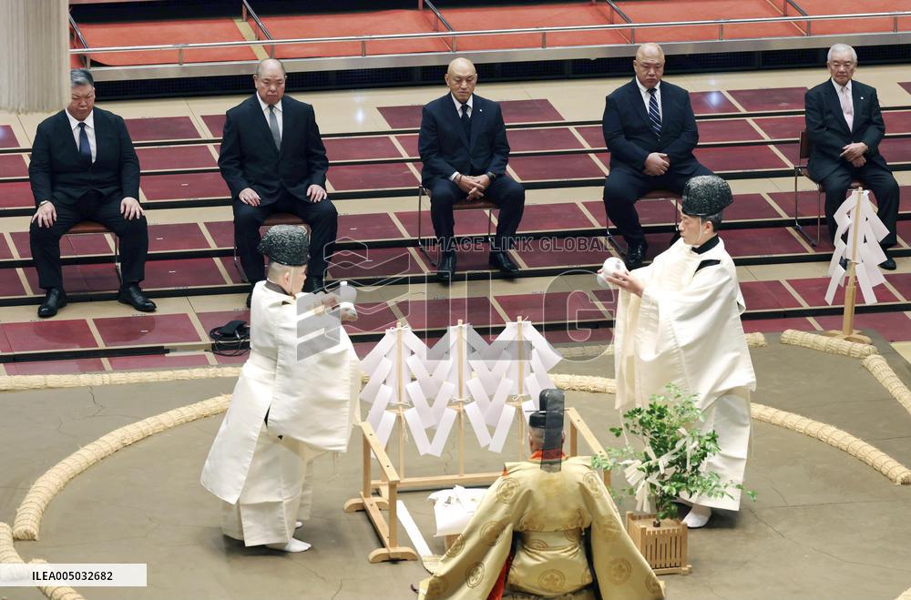 Ritual ahead of New Year Grand Sumo Tournament
